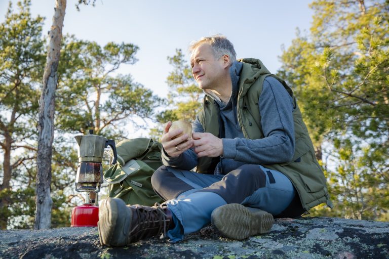 mies suomen luonnossa
